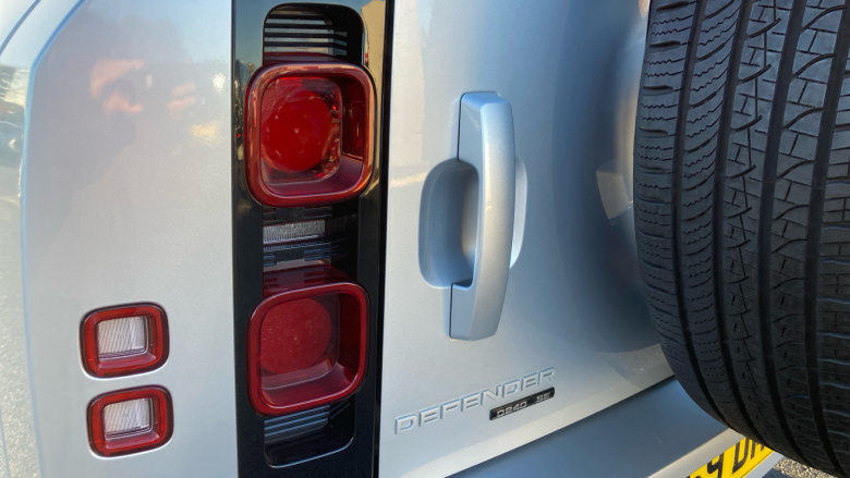 Land Rover Defender 2.0 D240 SE 110 5dr Auto Diesel Estate